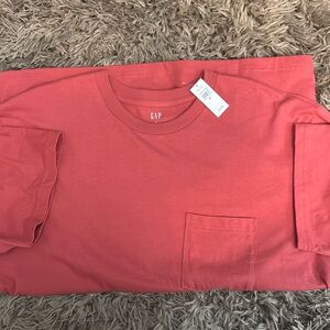 NWT GAP relaxed mens pocket t-shirt